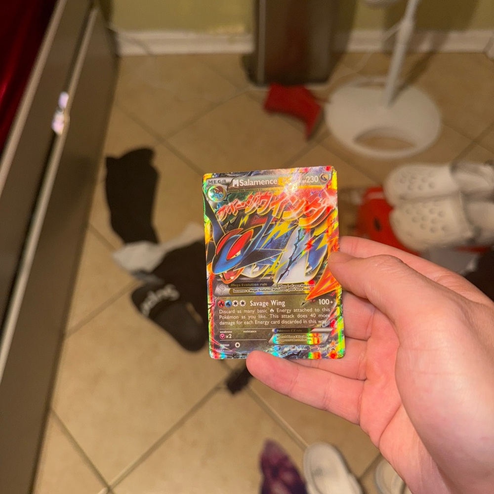 Salamence VMAX Pokémon Card